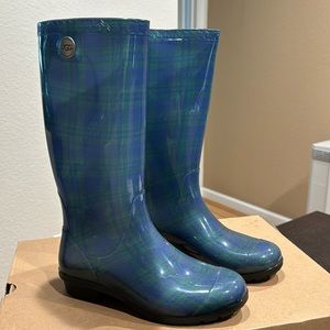 Super cute NEW, Never worn UGG plaid rain boots size 6.